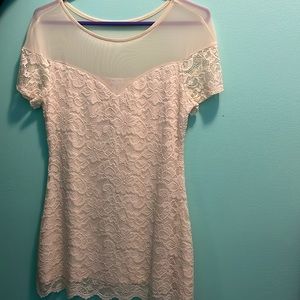 NWOT VENUS Sheer & lace cream top Medium